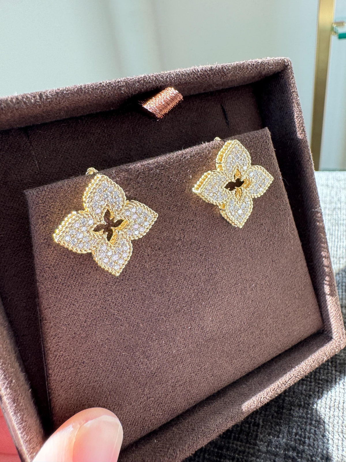 Roberto Coin Venetian Princess Diamond Flower Earrings | 18K Yellow Gold, 0.65 CTW (20mm)